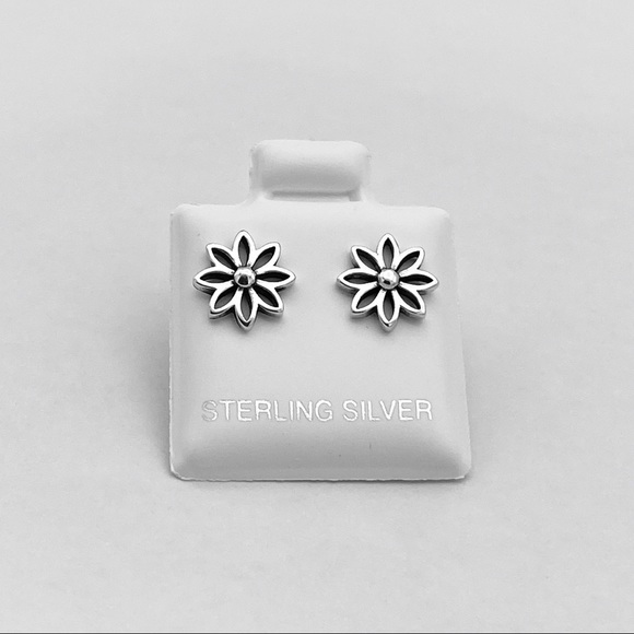 Sterling Silver Daisy Stud Earrings, Flower Earring, Daisies, Floral Earrings - Picture 2 of 9